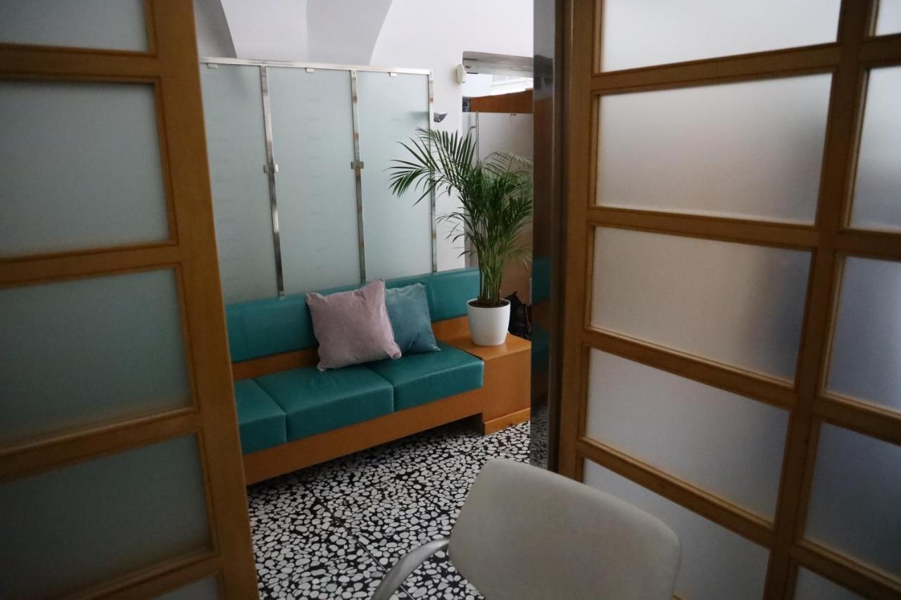 Hostel Hospitality House - H H H Любляна Экстерьер фото