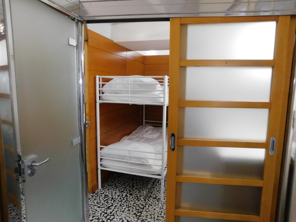 Hostel Hospitality House - H H H Любляна Экстерьер фото