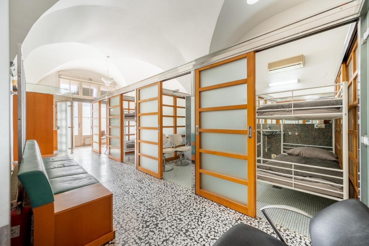 Hostel Hospitality House - H H H Любляна Экстерьер фото